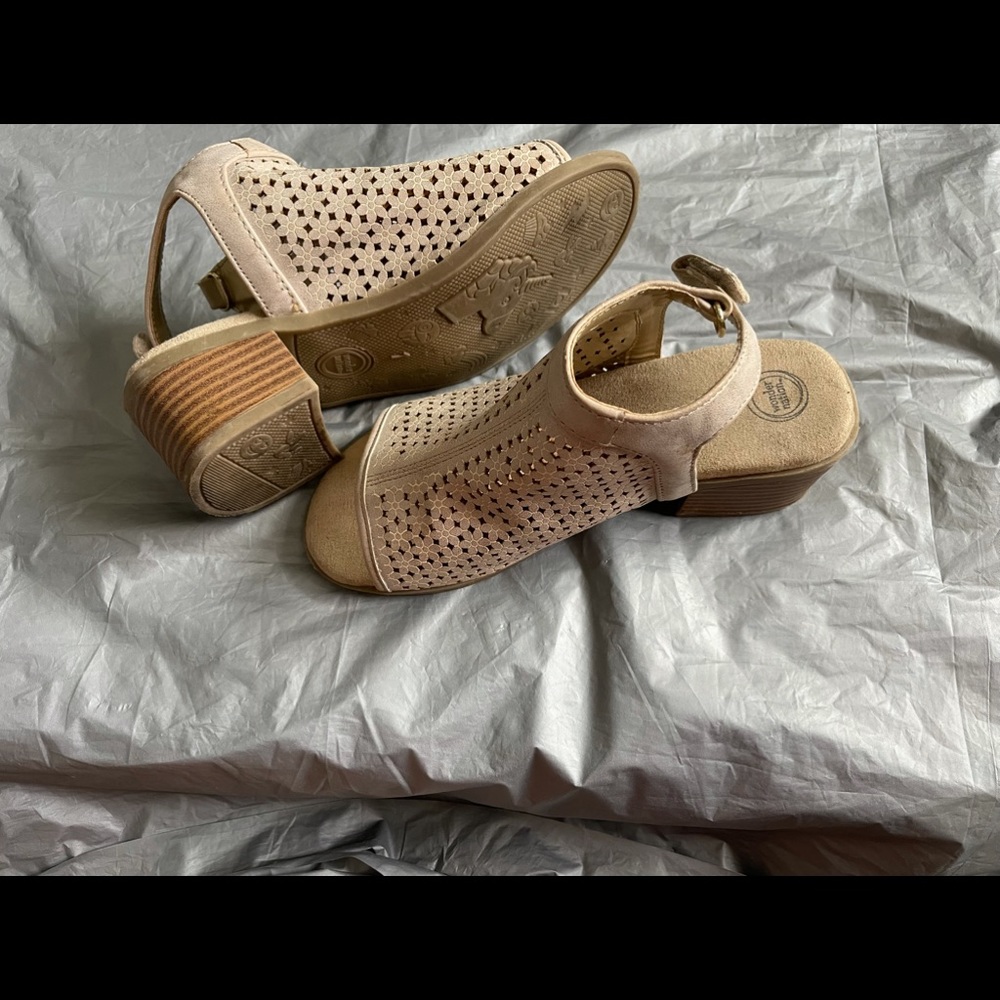 Cute Kitten Heel!!